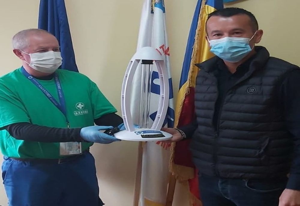 FOTO. Lămpi UV pentru sterilizarea aerului, donate de Asociația Salvatore Ambulanței și UPU Sfântu Gheorghe