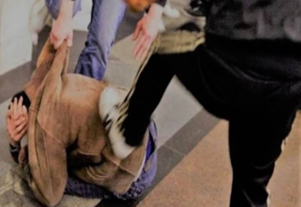 Covăsnean tâlhărit de doi adolescenți, dintre care unul de 12 ani 