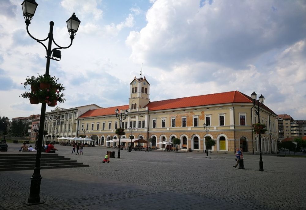 Primăria Sfântu Gheorghe oferă gratuit spaţiu suplimentar teraselor aflate pe domeniul public