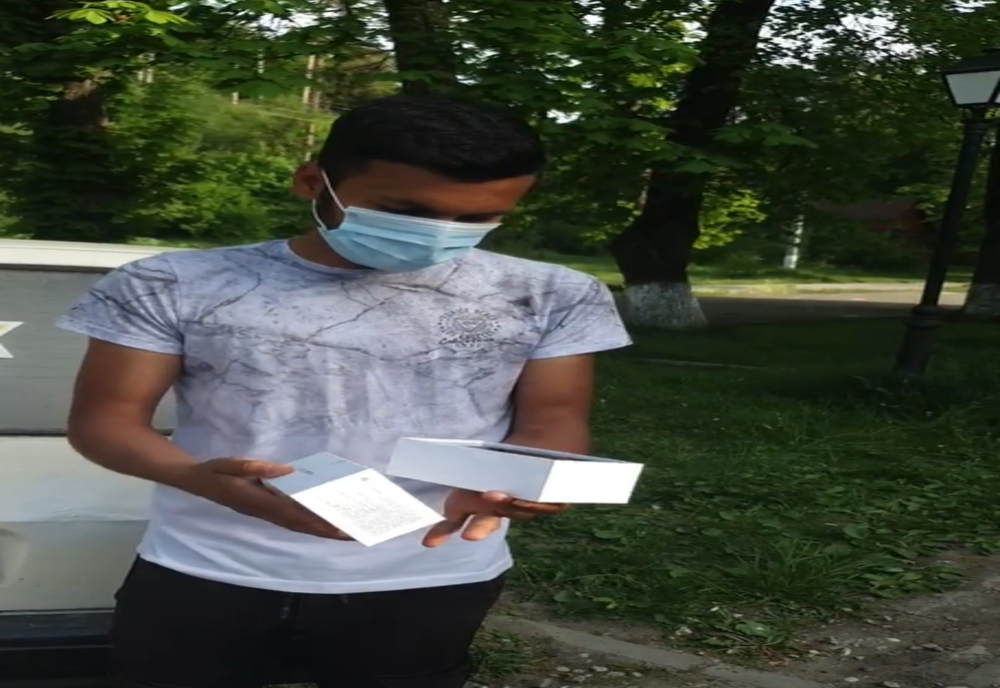 Mobilizare impresionantă după un apel al directoarei Liceului „Constantin Brâncuși”, pentru ajutorarea unui elev care nu poate participa la cursurile online