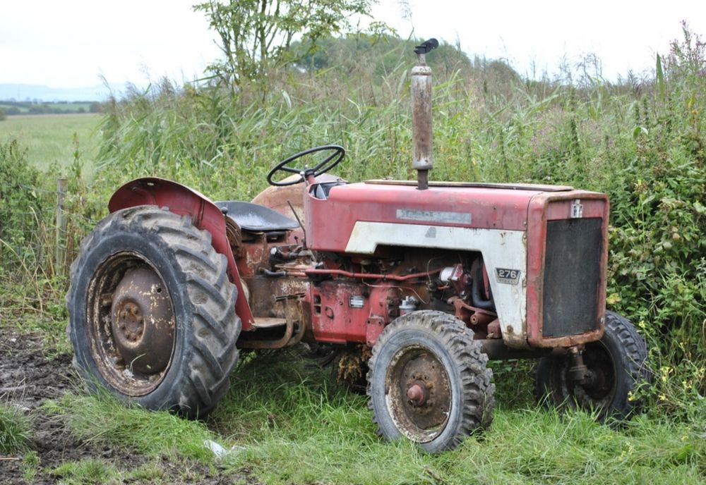 Covăsnean călcat de tractorul pe care îl conducea. Bărbatul consumase alcool și nu avea permis de conducere