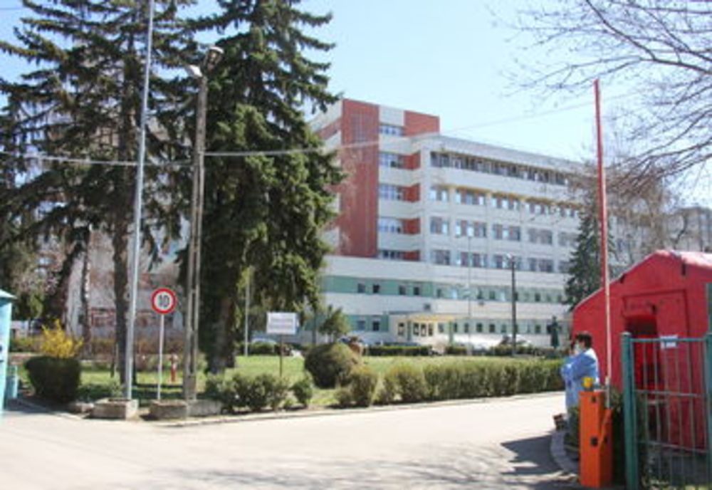 Pacientă de 98 de ani, internată de mai bine de o lună. Se simte bine dar toate testele ies pozitiv la Covid-19