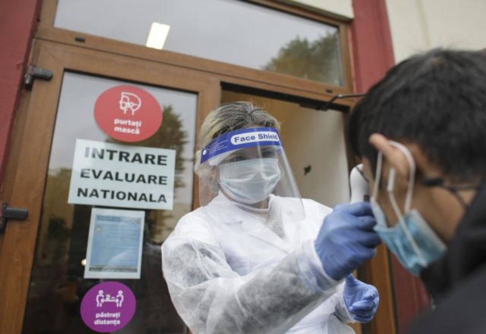 Elevii de clasa a VIII-a susțin azi proba scrisă la Matematică