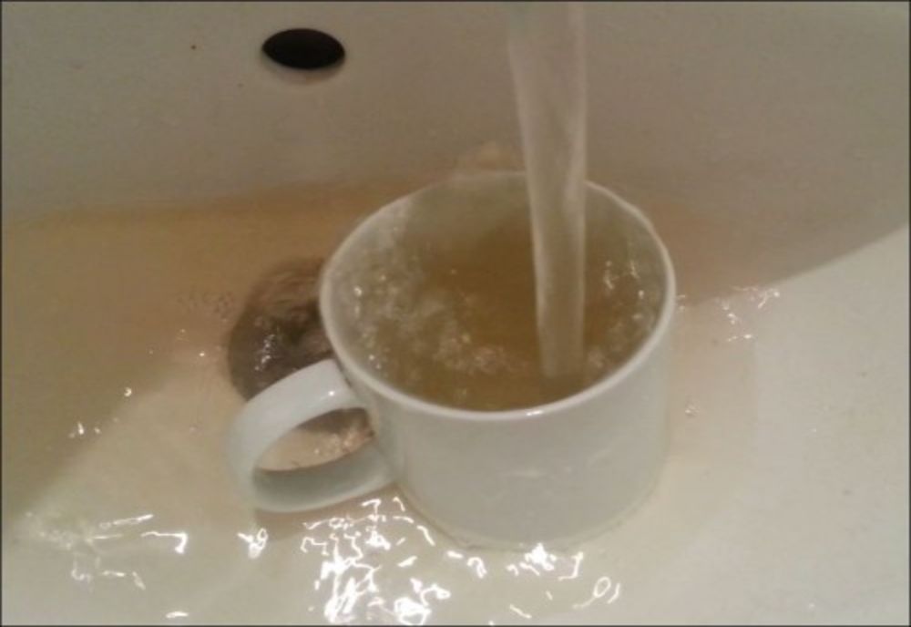 Locuitorii din 9 localități covăsnene de la țară beau apă contaminată. 21 dintre localități nu aveau rețea autorizată în 2019