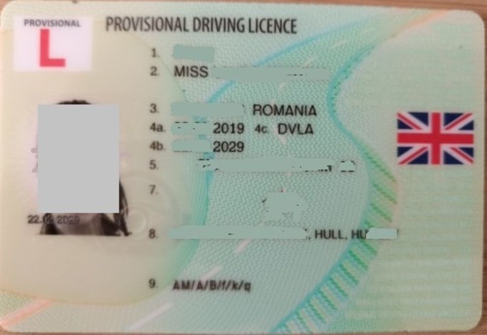 Tânără cu permis de conducere provizoriu pentru Marea Britanie, oprită de polițiști în stațiunea Covasna