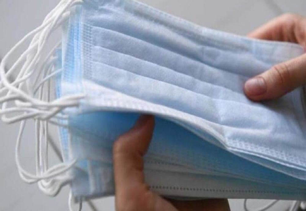 Primăria Covasna acordă măști gratuite persoanelor peste 65 de ani. Acestea pot fi ridicate până vineri