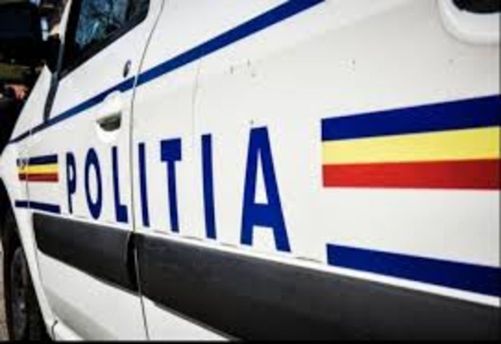 Tineri cercetați după ce au provocat două accidente, au furat un utilaj pentru a-și șterge urmele și au fugit de la fața locului. Amândoi erau băuți