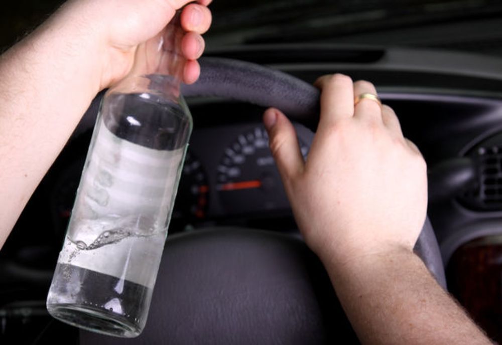 În prag de comă alcoolică. Șofer cu 1,51 mg/l în aerul expirat, oprit pe o stradă din Sfântu Gheorghe 