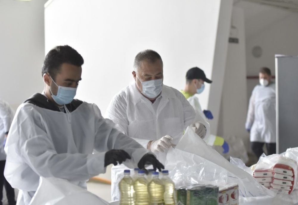 Pachete cu alimente pentru persoanele aflate în izolare la domiciliu din Sfântu Gheorghe