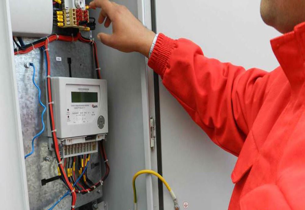 Atenție la contractele pe care le semnați! Operator de furnizare a energiei electrice amendat de OPC cu 20.000 de lei!