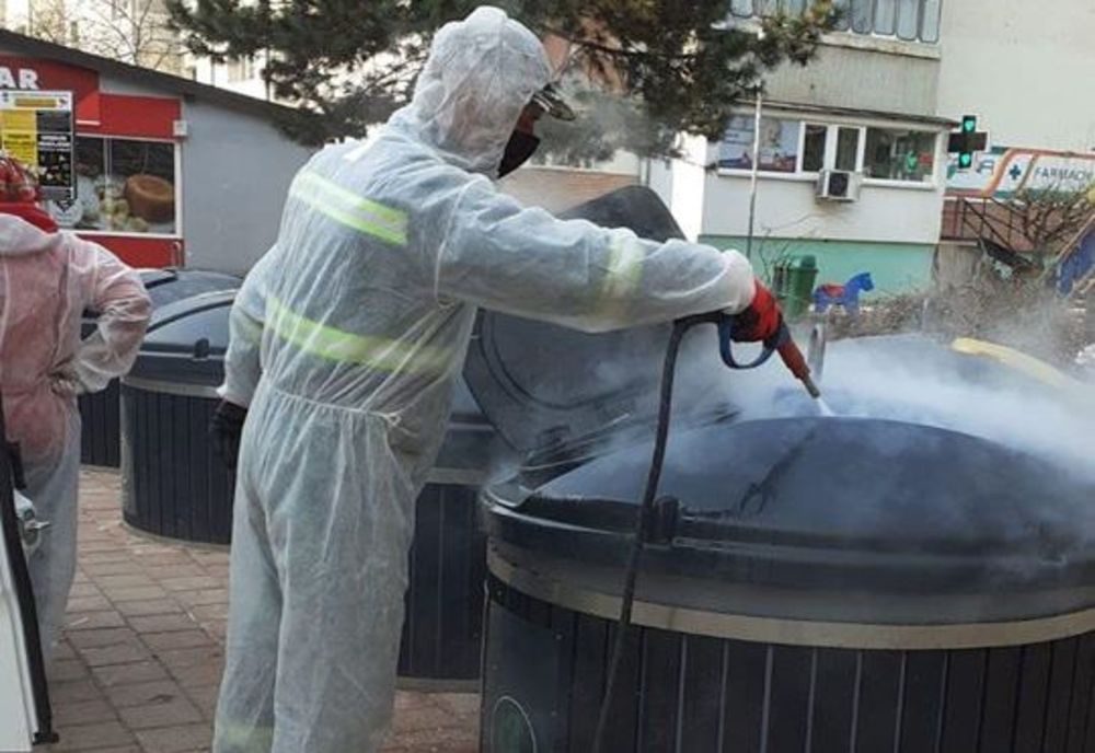 Primăria Sfântu Gheorghe a achiziţionat dozatoare şi dezinfectanţi pentru blocuri