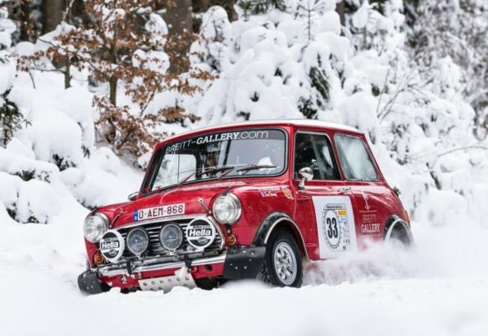 Piloți faimoși iau startul la Romanian Historic Winter Rally, în județul Covasna