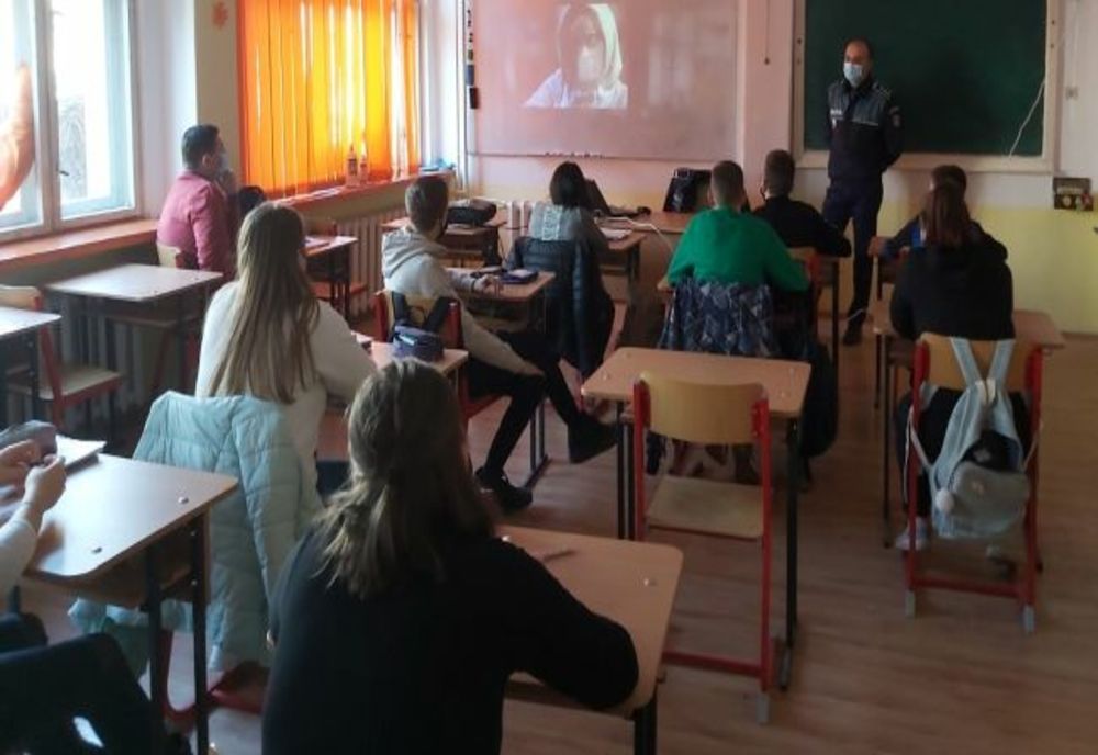 Activități de prevenție ale polițiștilor, în școlile din Covasna