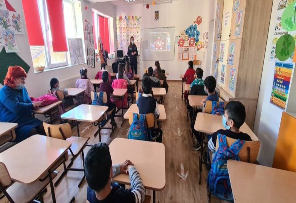 Polițiștii, acțiuni de prevenție în școlile din Covasna