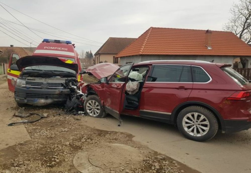 Paramedic SMURD rănit într-un accident rutier