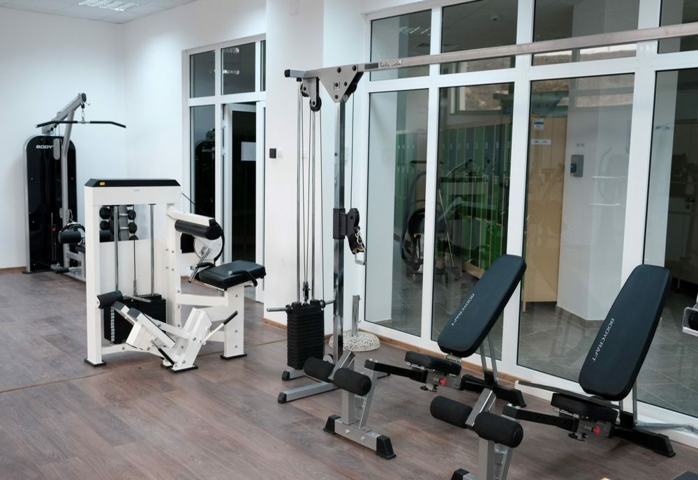 Patronii unei săli de fitness din Sfântu Gheorghe au atacat în instanţă Hotărârea Guvernului de a le închide activitatea