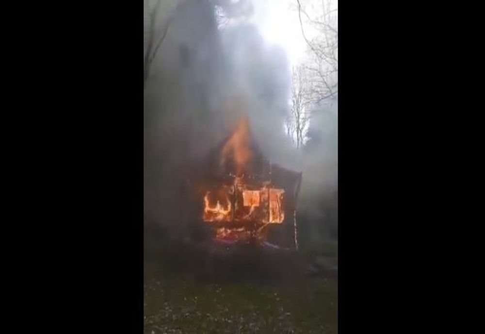 Incendiu violent la o cabană din Valea Crișului