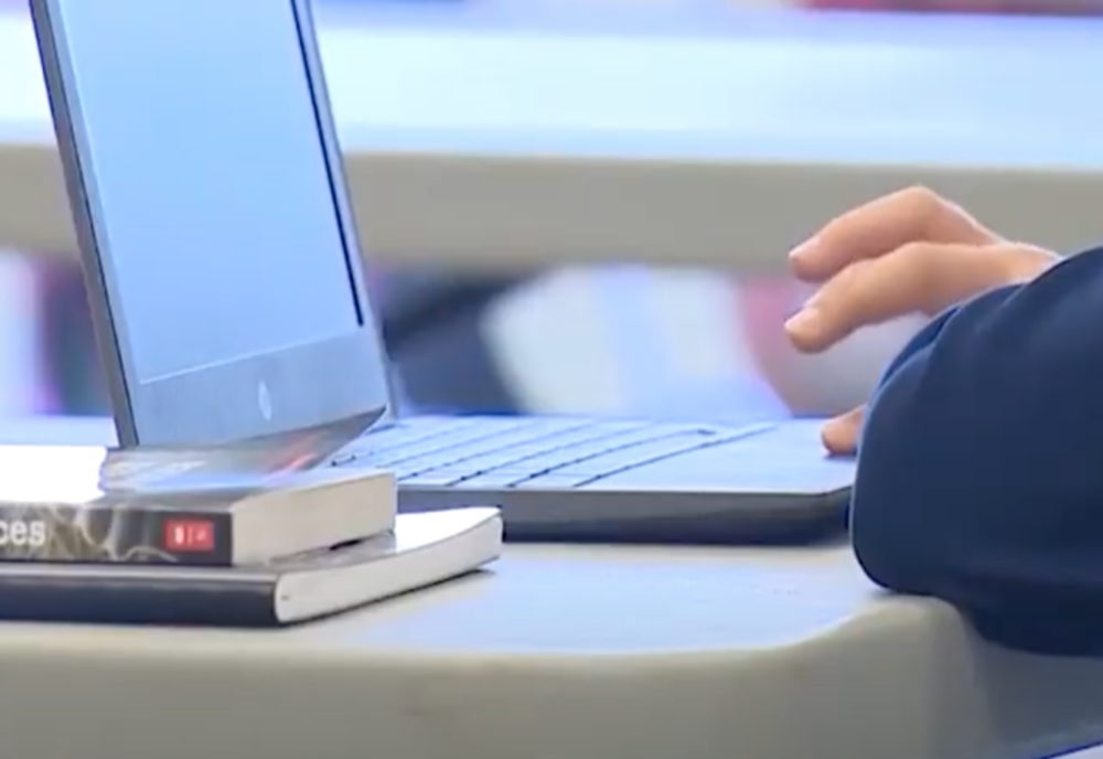 Sorin Cîmpeanu: Este posibil ca, în București, la jumătatea lunii octombrie, școlile să treacă în ONLINE