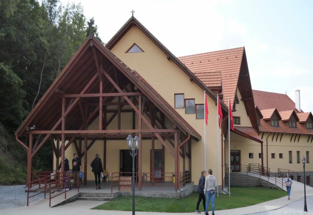 Tabără pentru copii și tineri din familii defavorizate, inaugurată de Serviciul de Ajutor Maltez la Micfalău