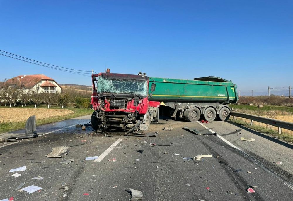 Grav accident pe DN1C în judeţul Cluj! Impact violent între două TIR-uri (FOTO)