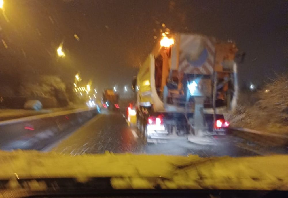 VIDEO Utilajele de deszăpezire intervin pe drumurile naționale din centrul țării