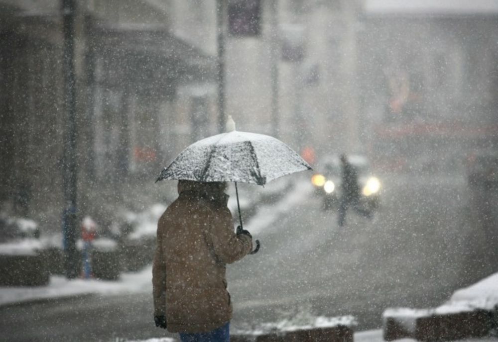 Un nou val de aer polar loveşte România: ger și ninsori