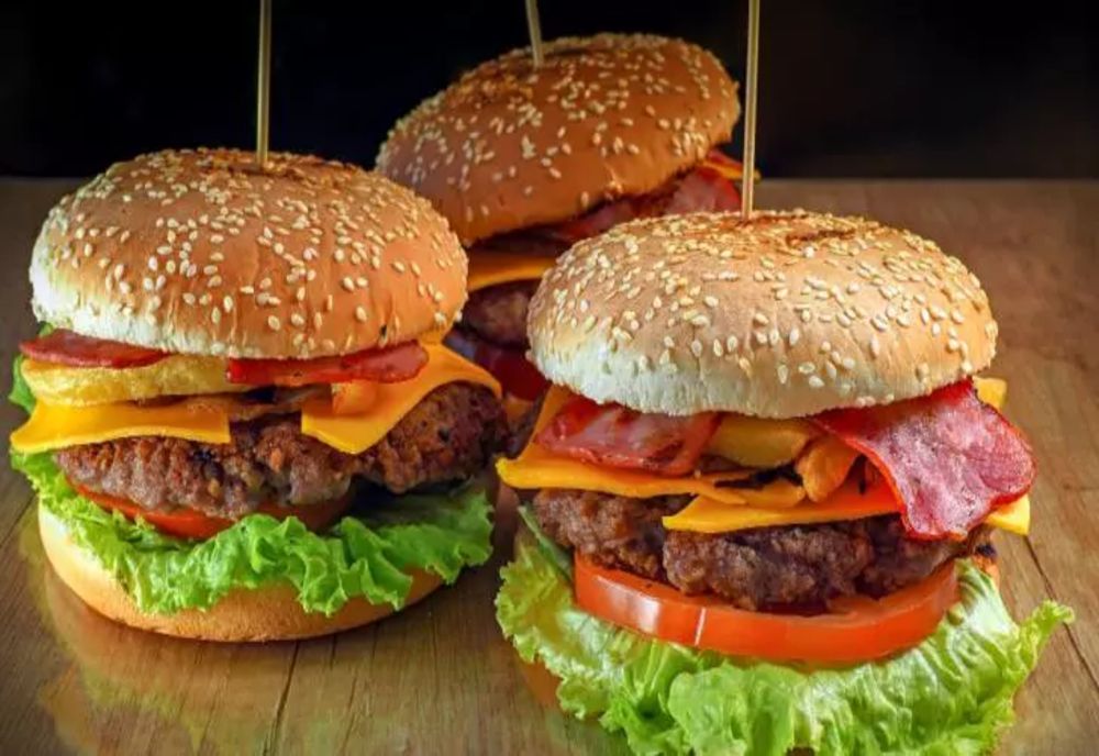 Ziua fără dietă - Motivul pentru care astăzi este permis oricui să mănânce orice