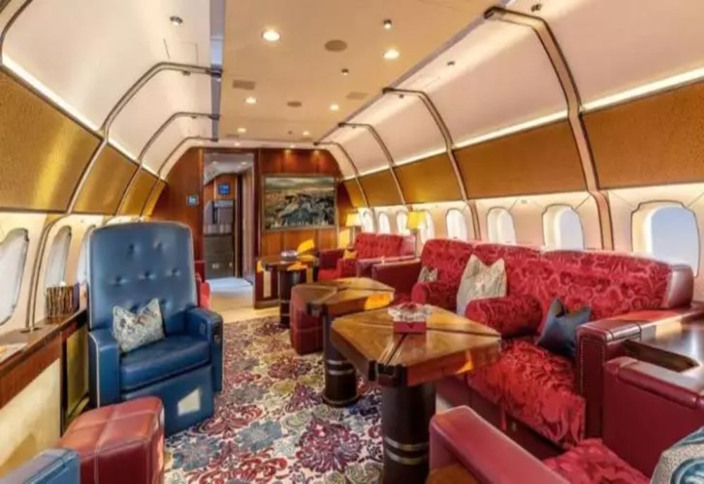 Klaus Iohannis și soția sa, Carmen, au ajuns în România - Prima oprire a avionului, la Sibiu