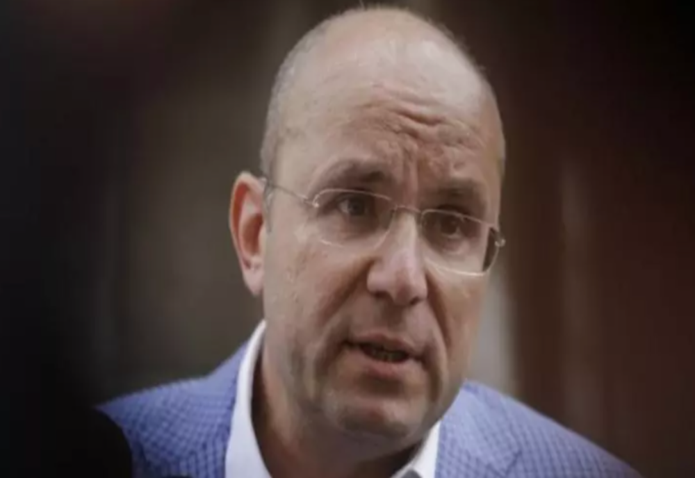 Cozmin Gușă: Cine a avut interesul și forța să orienteze scandalul șpăgilor duty-free doar împotriva lui Rareș Bogdan? Încep execuțiile "parcheto-mediatice". Cine mișcă, mișcă-n brișcă!