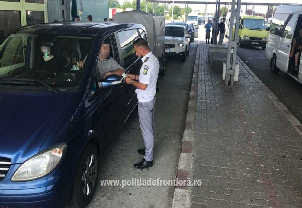 Cozi de maşini la ieşirea din ţară la vama Nădlac. Românii care au venit în vacanță în țară se întorc la muncă în străinătate