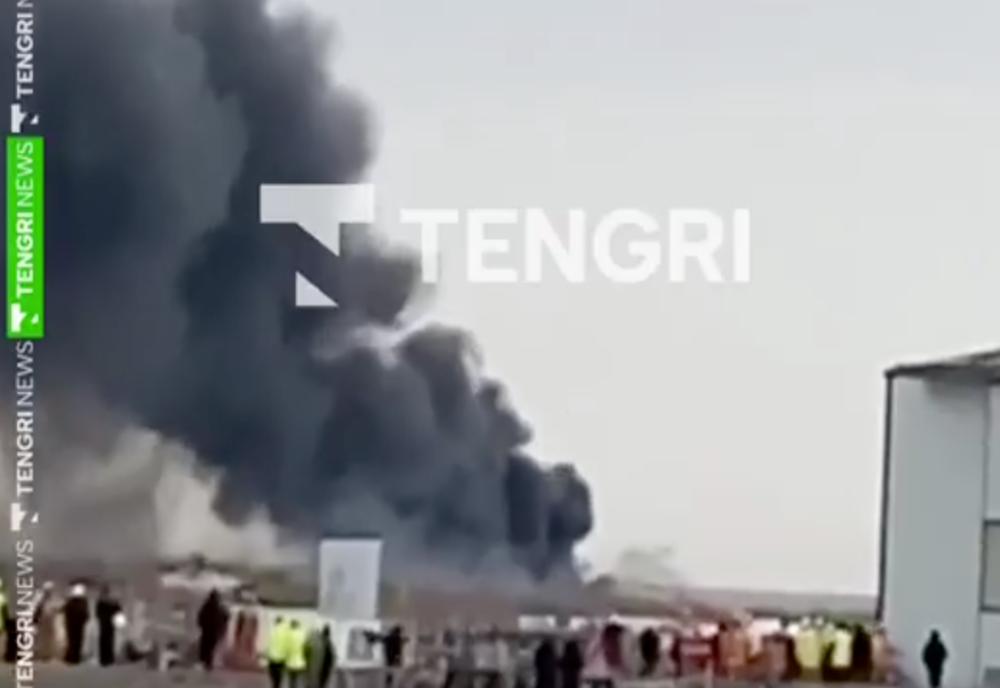 TRAGEDIE DE CRĂCIUN ÎN KAZAHSTAN: UN AVION CU 72 DE PERSOANE LA BORD S-S PRĂBUȘIT LÂNGĂ AKTAU