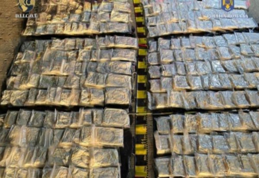 VIDEO IGPR: COCAINĂ DE 3,5 MILIOANE DE EURO, GĂSITĂ ÎNTR-O AUTORULOTĂ