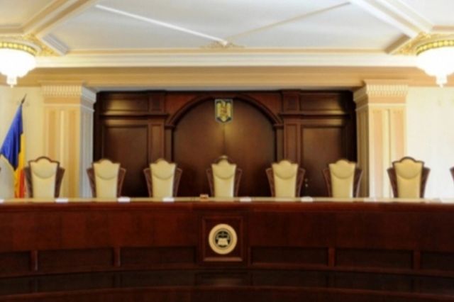 Bugetul riscă să pice la CCR: parlamentarii au tăiat din banii magistraților