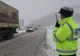 Circulaţie restricţionată pe DN11 în Pasul Oituz din cauza ninsorii