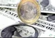 Dolarul american a urcat până la cel mai ridicat nivel din ultimii 20 de ani