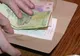 Bacșișul, la un pas de a fi fiscalizat! El a trecut de Comisia de buget a deputaților și va merge la vot