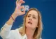 ELENA LASCONI SALUTĂ RESTRUCTURĂRILE ANUNȚATE DE ILIE BOLOJAN LA SENAT: „DACĂ VOR RĂMÂNE ARMATELE DE PILOȘI, NU FACEȚI NIMIC”